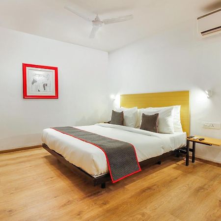 Super Townhouse Rcc Sunrise Hotel Hyderabad Eksteriør billede