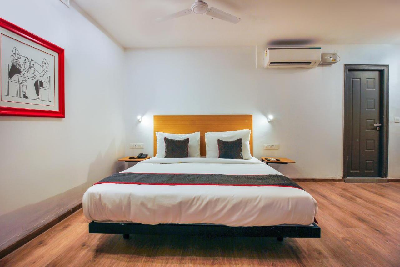 Super Townhouse Rcc Sunrise Hotel Hyderabad Eksteriør billede