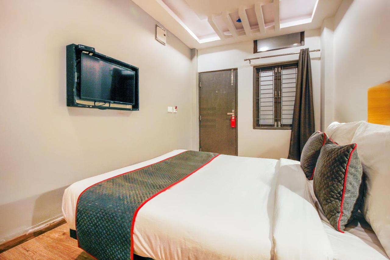 Super Townhouse Rcc Sunrise Hotel Hyderabad Eksteriør billede