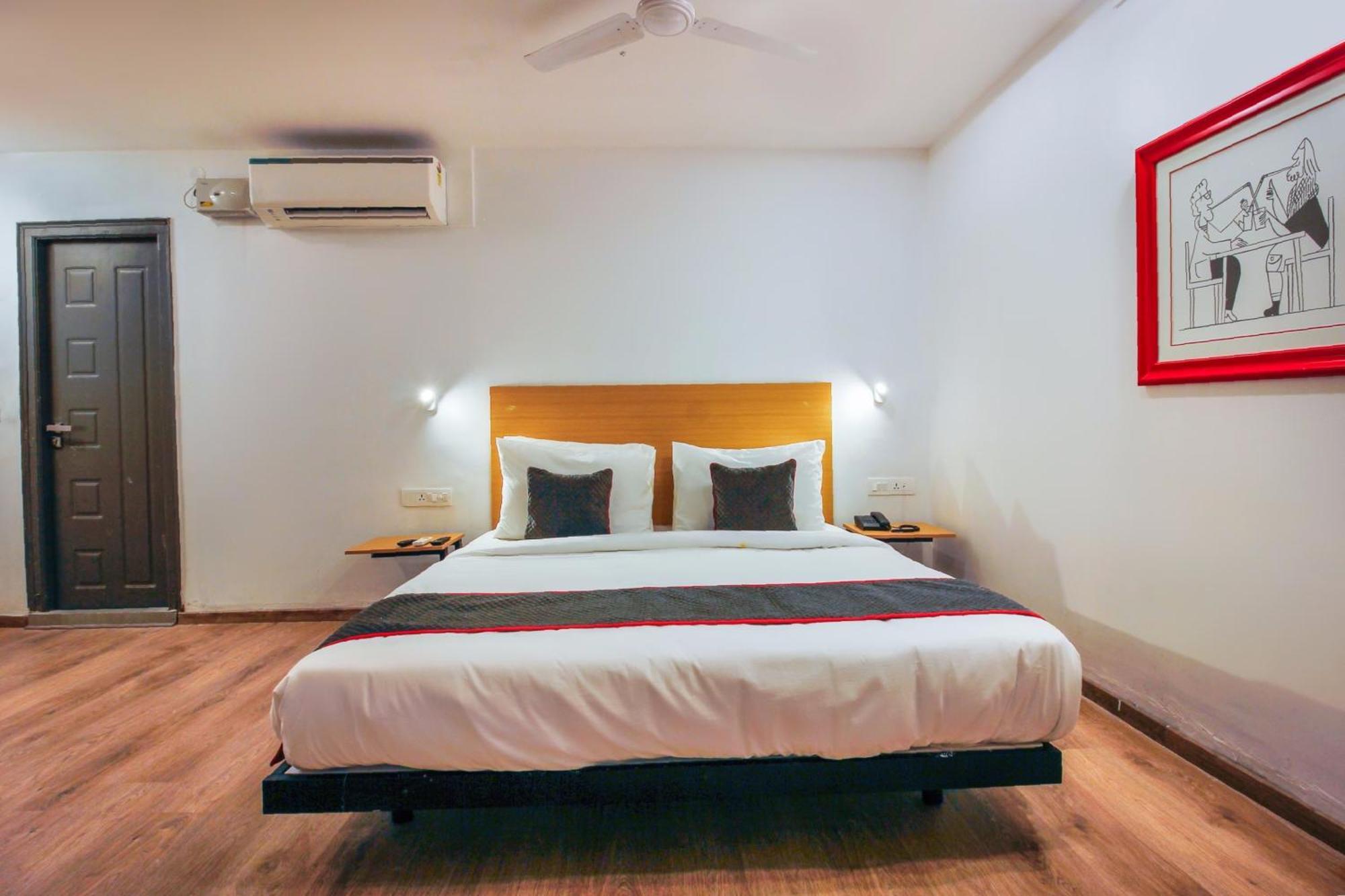 Super Townhouse Rcc Sunrise Hotel Hyderabad Eksteriør billede