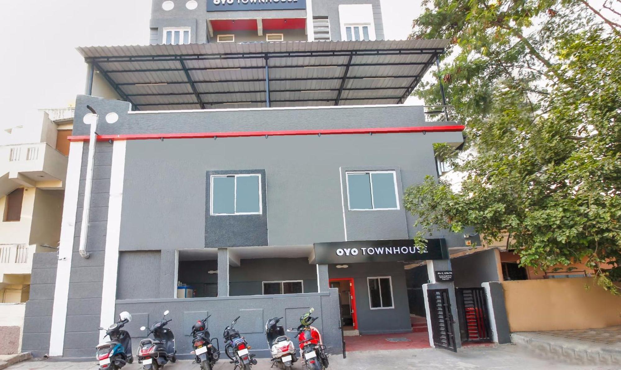 Super Townhouse Rcc Sunrise Hotel Hyderabad Eksteriør billede