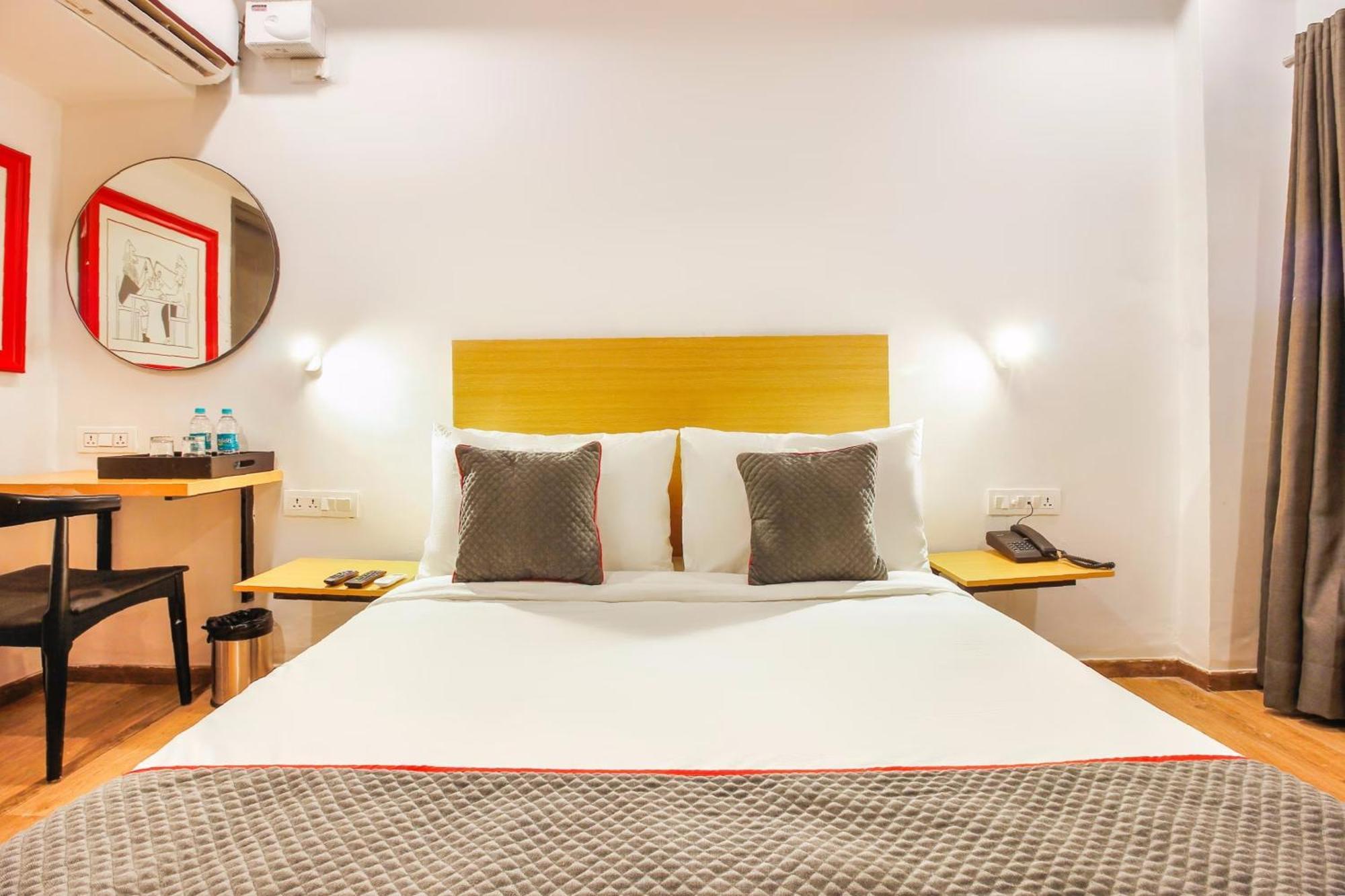 Super Townhouse Rcc Sunrise Hotel Hyderabad Eksteriør billede