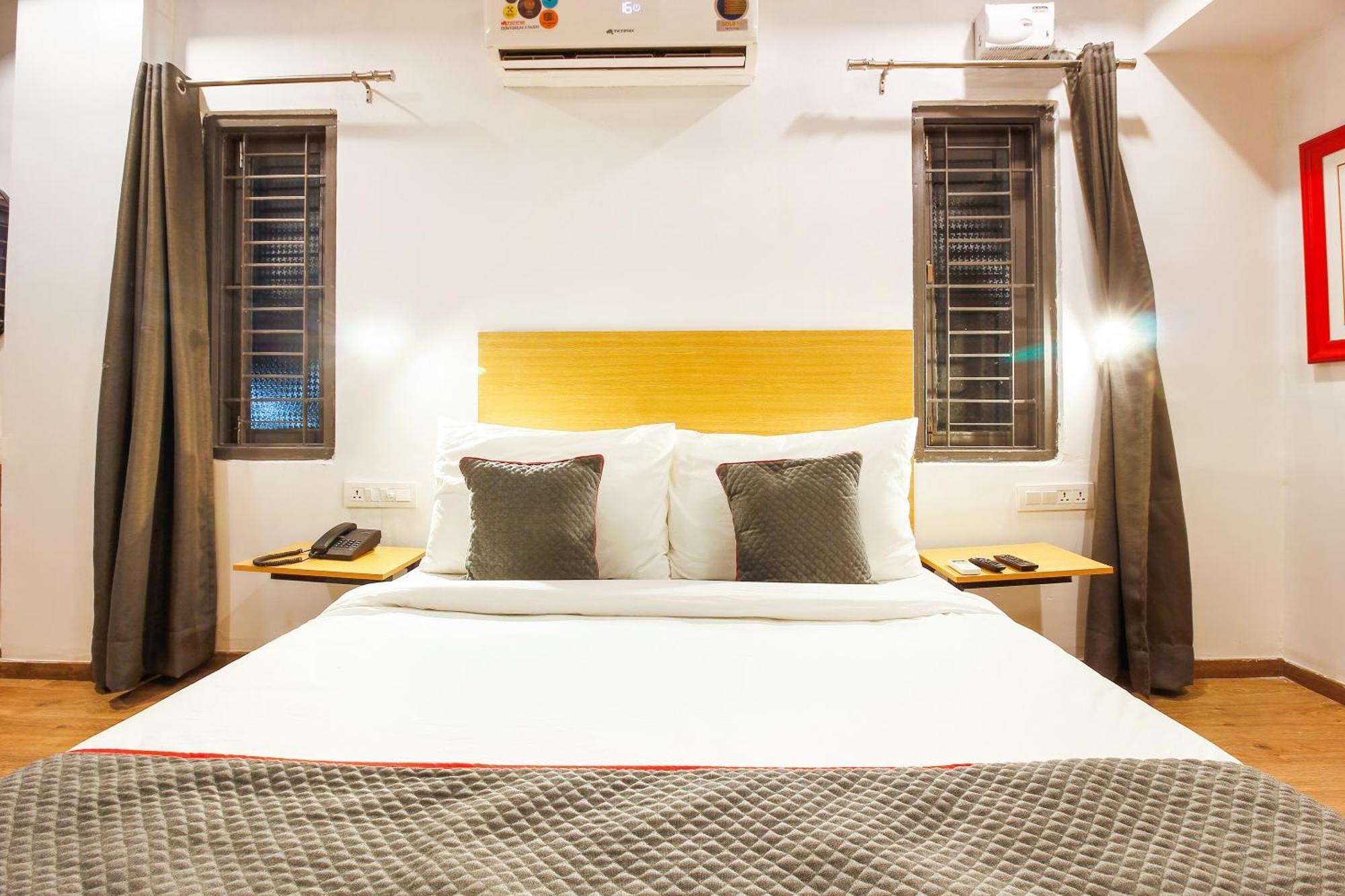 Super Townhouse Rcc Sunrise Hotel Hyderabad Eksteriør billede