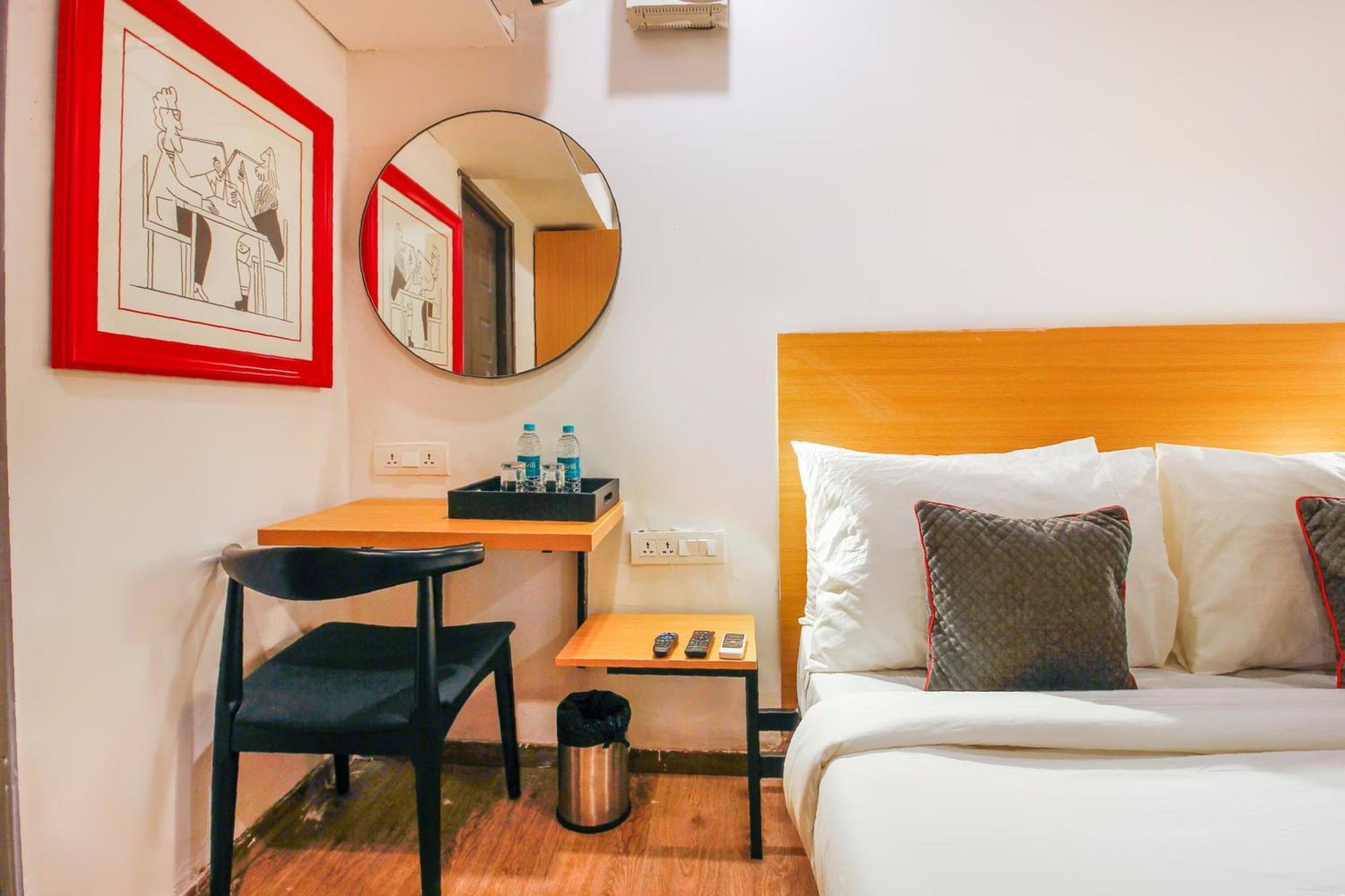 Super Townhouse Rcc Sunrise Hotel Hyderabad Eksteriør billede