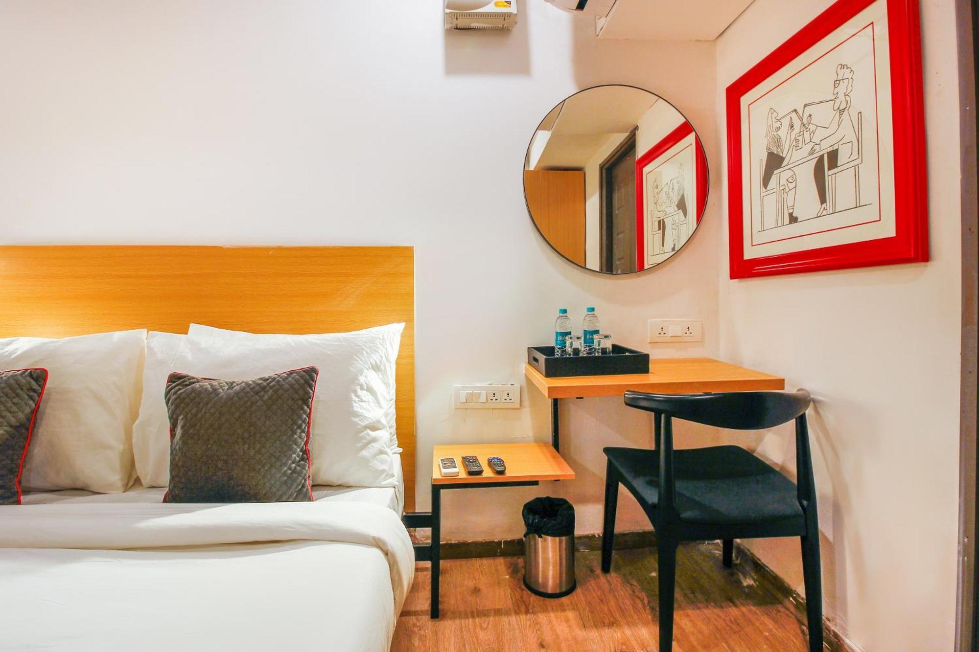 Super Townhouse Rcc Sunrise Hotel Hyderabad Eksteriør billede