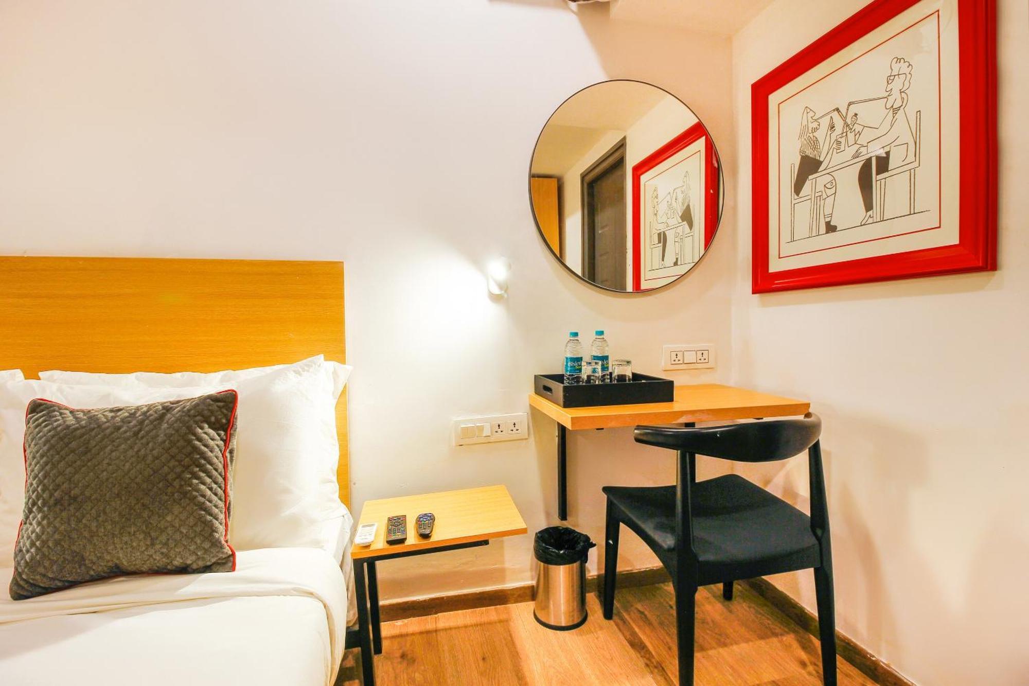 Super Townhouse Rcc Sunrise Hotel Hyderabad Eksteriør billede