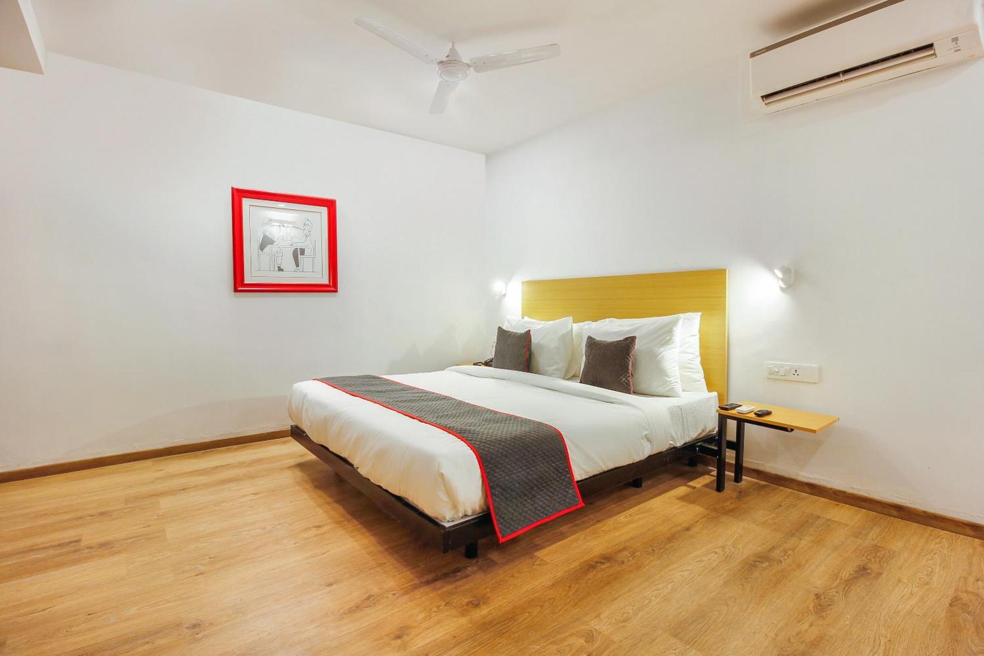 Super Townhouse Rcc Sunrise Hotel Hyderabad Eksteriør billede