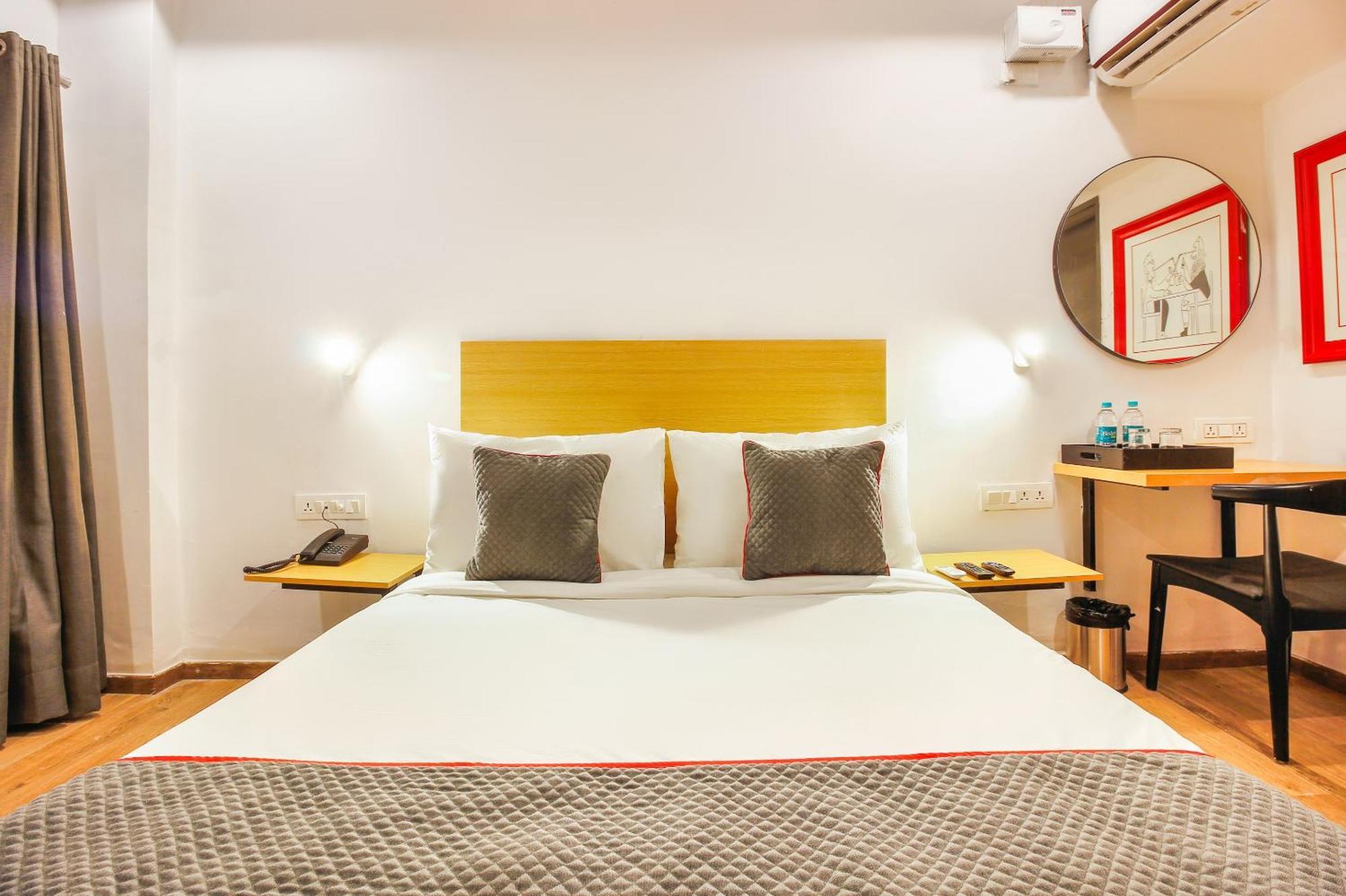Super Townhouse Rcc Sunrise Hotel Hyderabad Eksteriør billede