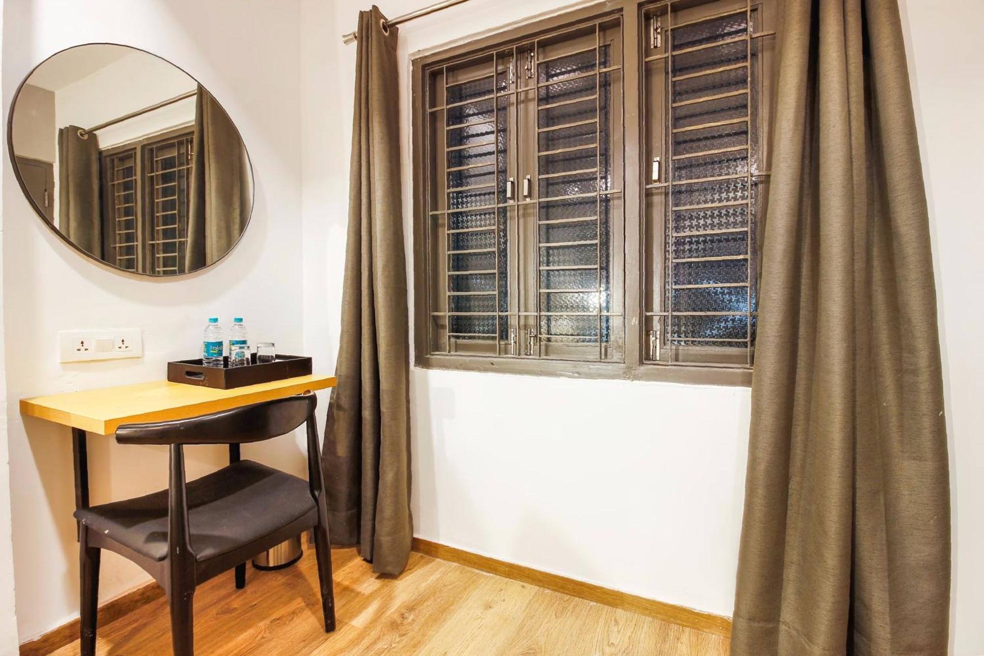 Super Townhouse Rcc Sunrise Hotel Hyderabad Eksteriør billede