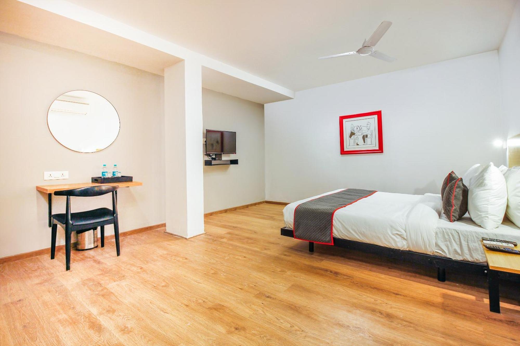 Super Townhouse Rcc Sunrise Hotel Hyderabad Eksteriør billede