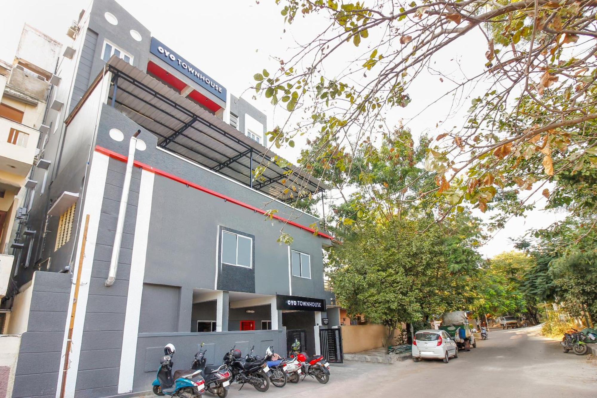 Super Townhouse Rcc Sunrise Hotel Hyderabad Eksteriør billede