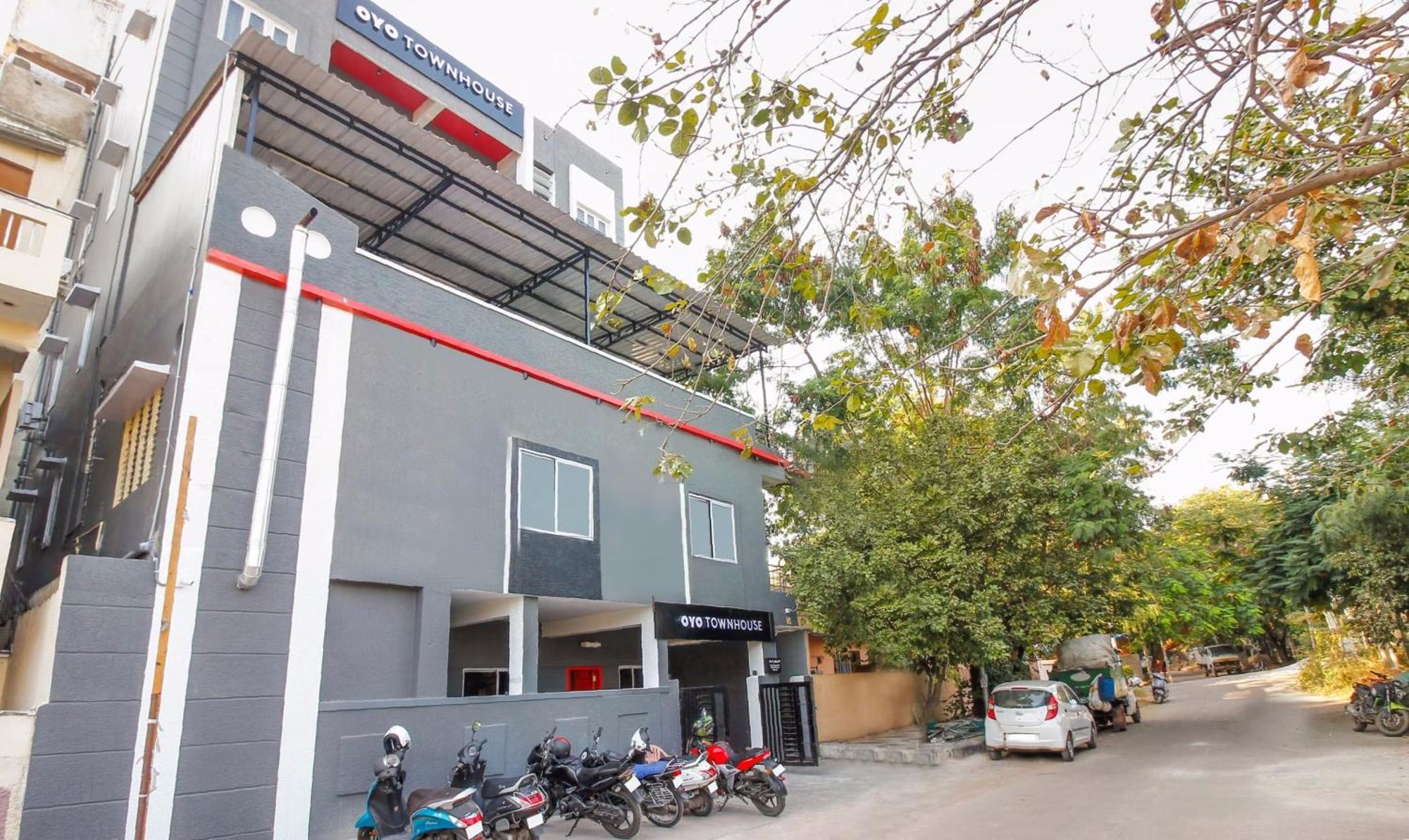 Super Townhouse Rcc Sunrise Hotel Hyderabad Eksteriør billede